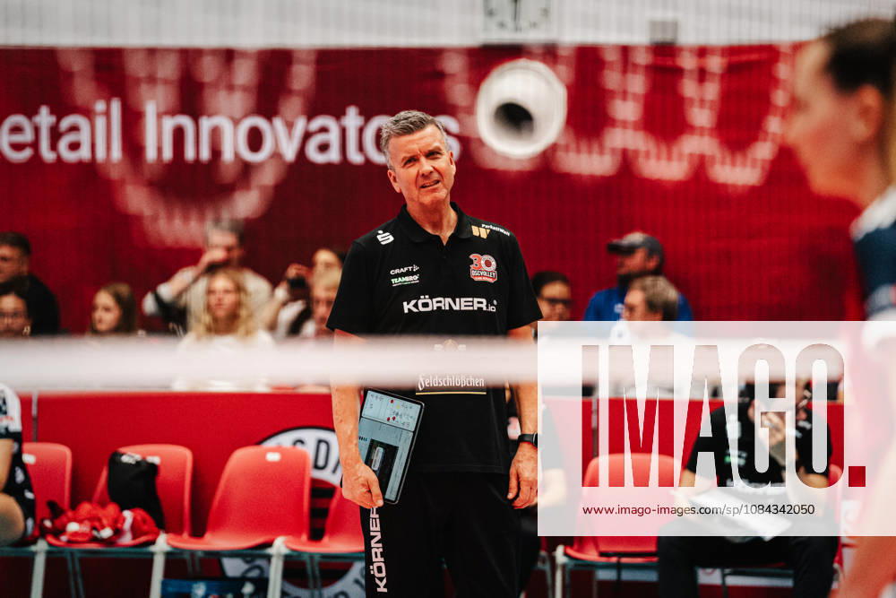 Pictured: Coach Alexander Waibl of Dresdner SC, dissatisfied with the referee s decision, October 10, 2026; Dresdner SC vs. Allianz MTV Stuttgart; DEKRA 1 Bundesliga Women; Volleyball; Germany; Dresden; Cyberport Arena