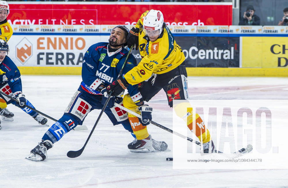 Quinto, Gottardo Arena, NL: HC Ambri Piotta vs. SC Bern; 77 Michael Joly (Ambri) vs. 4 Rodwin Dionicio (Bern); Quinto, Gottardo Arena, Ticino, Switzerland