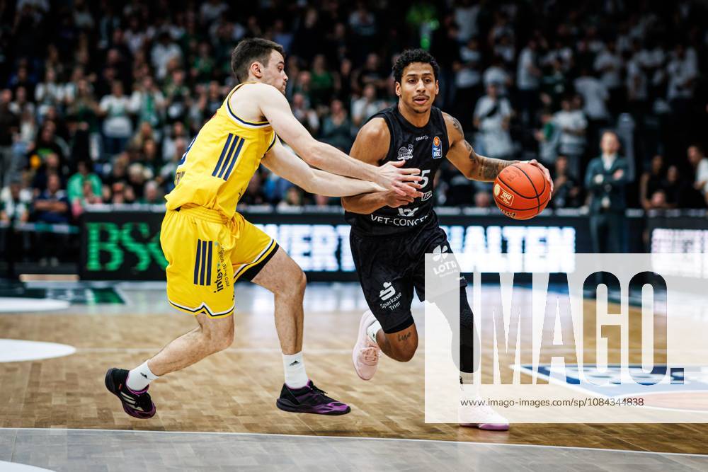 Eli Brooks of the Gladiators Trier goes head-to-head with Jonas Mattisseck of Alba Berlin; Action: Vet Concept Gladiators Trier vs. Alba Berlin, Basketball, easyCredit BBL, Matchday 5, 2026–2027 Season, October 10, 2026, Vet Concept Gladiators Trier vs. Alba Berlin, Basketball, easyCredit BBL, Matchday 5, 2026–2027 Season