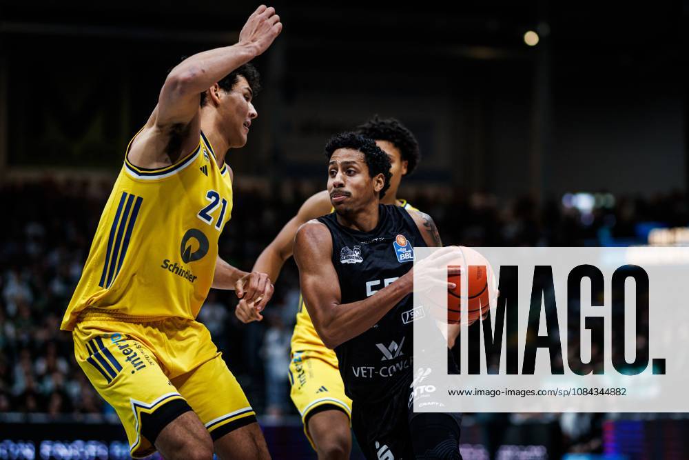 Eli Brooks of the Gladiators Trier goes head-to-head with Brandon Angel of Alba Berlin and Jack Kayil of Alba Berlin; Action: Vet Concept Gladiators Trier vs. Alba Berlin, Basketball, easyCredit BBL, Matchday 5, 2026–2027 Season, October 10, 2026, Vet Concept Gladiators Trier vs. Alba Berlin, Basketball, easyCredit BBL, Matchday 5, 2026–2027 season