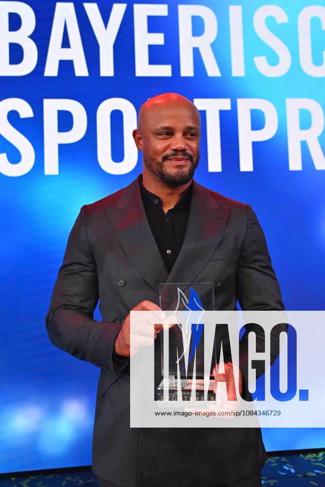 Coach Vincent KOMPANY of Bayern Munich receives the Honorary Award from Bavarian Minister-President Markus SOEDER at the 2026 Bavarian Sports Awards at BMW Welt, Red Carpet, on October 10, 2026