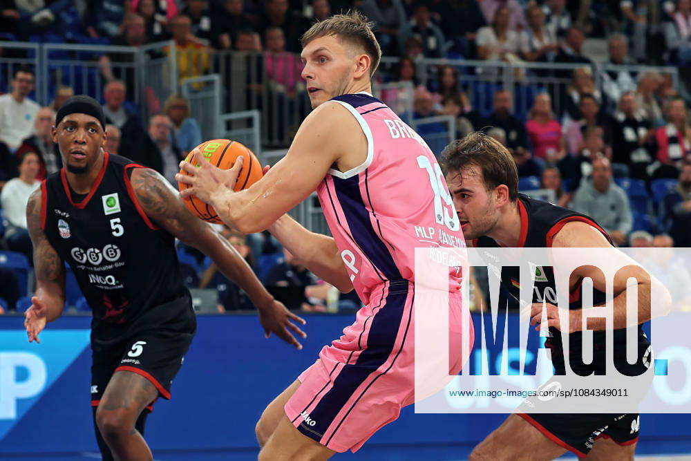 Lorenz Brenneke, MLP Academics Heidelberg, 19 on the Ball GER BBL MLP Academics Heidelberg SBB Baskets Wolmirstedt Basketball Barmer 2 Basketball Bundesliga ProA Matchday 4 Season 2026–2027 October 10, 2026 GER MLP Academics Heidelberg SBB Baskets Wolmirstedt, Basketball Barmer 2 Basketball Bundesliga ProA Matchday 4, 2026–2027 Season, October 10, 2026, Heidelberg