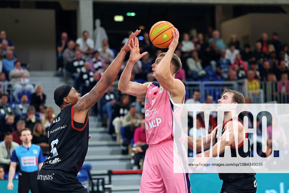 V li Kyndahl Huegel SBB Baskets Wolmirstedt, 5, Lorenz Brenneke MLP Academics Heidelberg, 19 GER BBL MLP Academics Heidelberg SBB Baskets Wolmirstedt Basketball Barmer 2 Basketball Bundesliga ProA Matchday 4, 2026–2027 Season, October 10, 2026 GER MLP Academics Heidelberg SBB Baskets Wolmirstedt, Basketball Barmer 2 Basketball Bundesliga ProA Matchday 4, 2026–2027 Season, October 10, 2026, Heidelberg