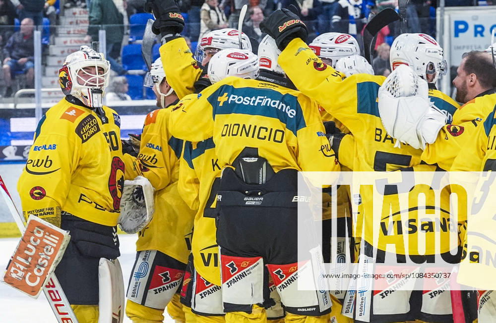 Quinto, Gottardo Arena, NL: HC Ambri Piotta vs. SC Bern; SC Bern celebrates overtime victory at the Gottardo Arena in Quinto, Ticino, Switzerland