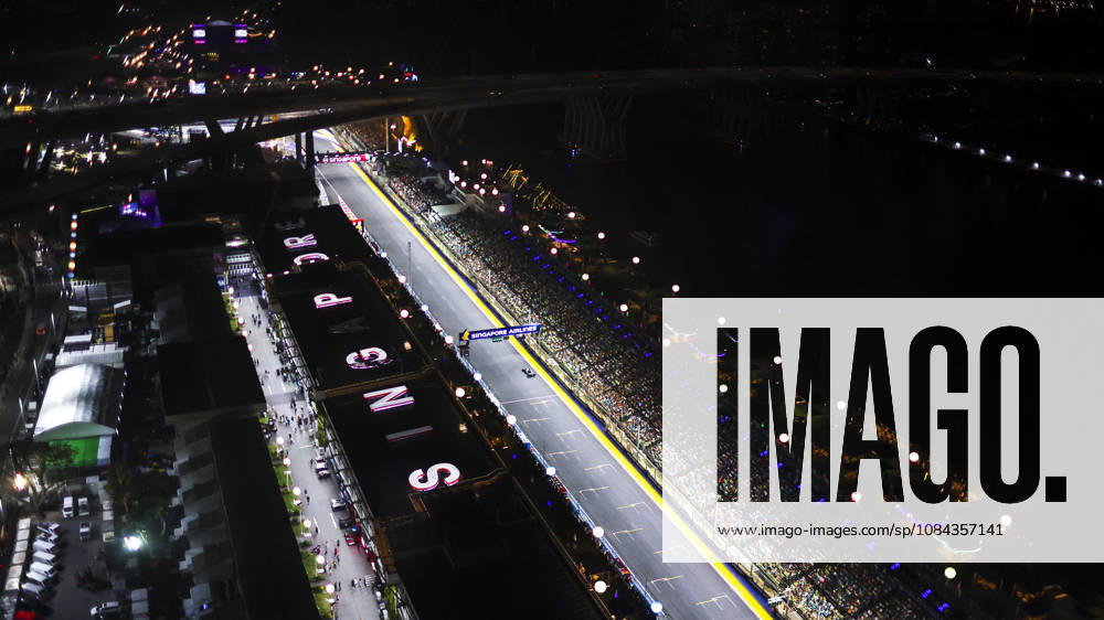 Formula 1 cars compete during qualifying for the 2026 Formula 1 Singapore Grand Prix under the lights at Marina Bay Street Circuit in Singapore. Singapore Singapore - ZUMAh201 20261010_zsp_h201_096