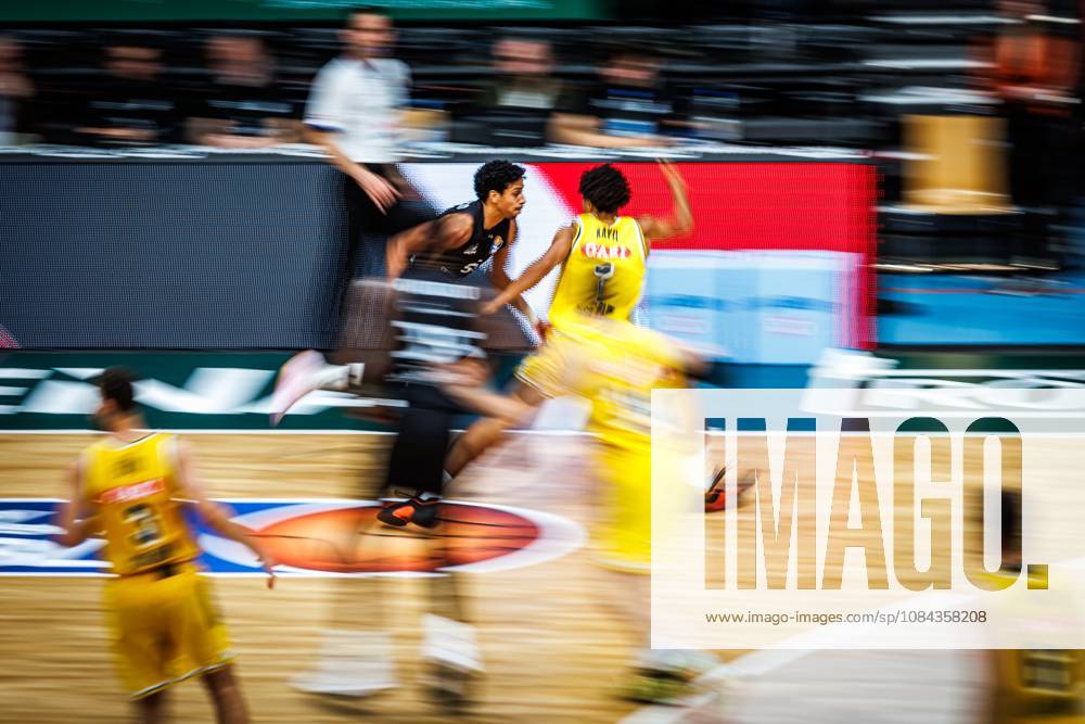 Eli Brooks of the Gladiators Trier in a running duel with Jack Kayil of Alba Berlin, Action: Vet Concept Gladiators Trier vs. Alba Berlin, Basketball, easyCredit BBL, Matchday 5, 2026–2027 Season, October 10, 2026, Vet Concept Gladiators Trier vs. Alba Berlin, Basketball, easyCredit BBL, Matchday 5, 2026–2027 Season