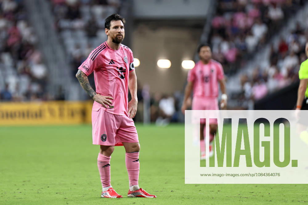 MIAMI, FL - OCTOBER 10: Inter Miami CF forward Lionel Messi (10) looks on during a 2026 MLS, Fussball Herren, USA soccer match between Inter Miami CF and DC United on October 10, 2026 being played at NU Stadium, Miami, Fla.(Photo by Chris Arjoon Icon Sportswire). SOCCER: OCT 10 MLS Inter Miami CF vs DC United Icon2610100000023