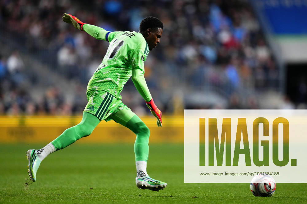Philadelphia Union Goalie Andre Blake (18) kicks the ball during the second half of an MLS, Fussball Herren, USA match against Real Salt Lake at Subaru Park in Chester, Pennsylvania. CSM MLS 2026: Union Vs Salt Lake OCT 10 - ZUMAc04_ 20261010_zma_c04_292