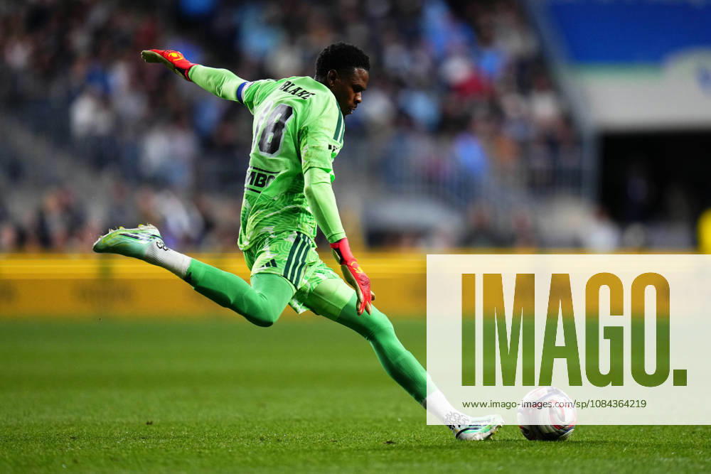 Philadelphia Union Goalie Andre Blake (18) kicks the ball during the second half of an MLS, Fussball Herren, USA match against Real Salt Lake at Subaru Park in Chester, Pennsylvania. CSM MLS 2026: Union Vs Salt Lake OCT 10 - ZUMAc04_ 20261010_zma_c04_300