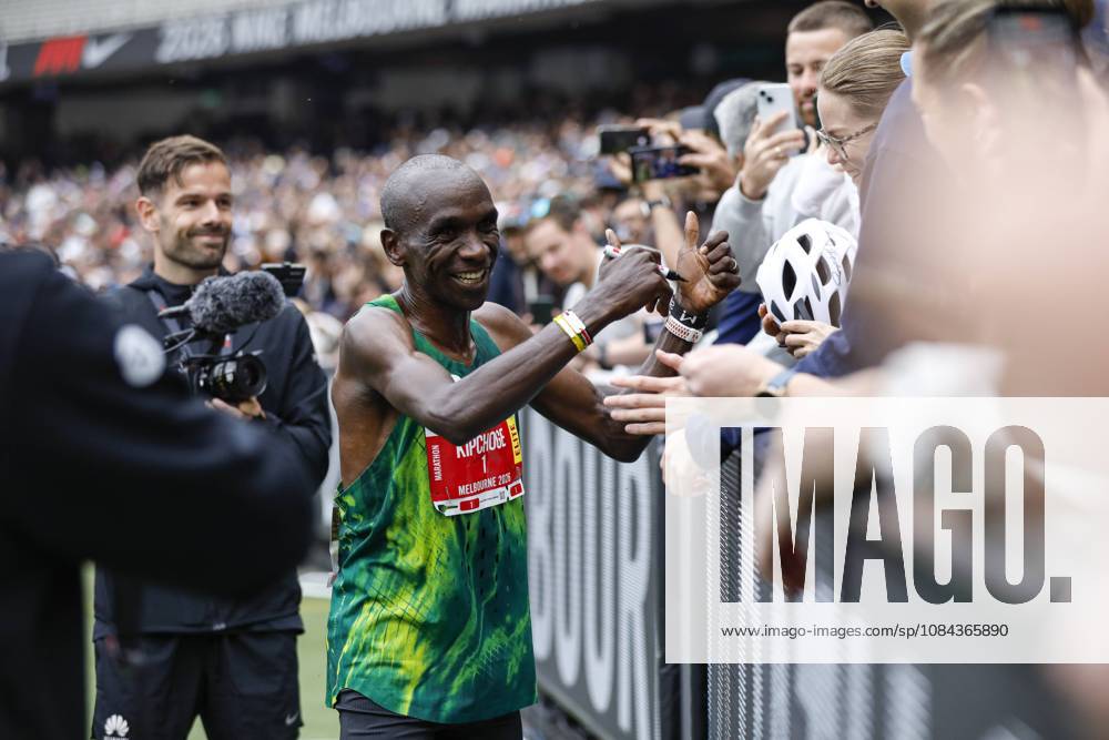 Eliud Kipchoge of Kenya celebrates with fans after winning the mens marathon during the 2026 Melbourne Marathon Festival..The Nike Melbourne Marathon Festival brings together elite athletes, recreational runners and participants of different ages and abilities for a major running event in Melbourne. The 2026 festival is expected to attract approximately 66,000 participants across all events over two days, including 20,000 runners in the full marathon. The festival features multiple distances, with participants finishing inside the Melbourne Cricket Ground Melbourne Australia - ZUMAs197 20261011_aaa_s197_025
