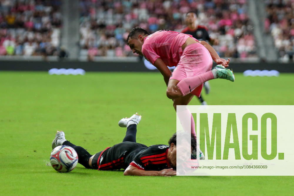 MIAMI, FL - OCTOBER 10: Inter Miami CF defender Sergio Reguilon (3) and D.C. United defender Kimito Nono (2) battle for a ball during a 2026 MLS, Fussball Herren, USA soccer match between Inter Miami CF and DC United on October 10, 2026 being played at NU Stadium, Miami, Fla.(Photo by Chris Arjoon Icon Sportswire). SOCCER: OCT 10 MLS Inter Miami CF vs DC United Icon2610100000028