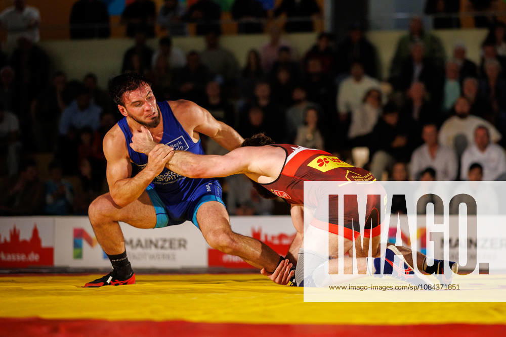 DRB BIRTAT Bundesliga, Day 6 of Competition, ASV Mainz 88 vs. KG Baienfurt Ravensburg, Mainz, October 10, 2026 Match between Malik Shavaev (red), ASV Mainz 88, and Radu Lefter (blue), KG Baienfurt Ravensburg, 98 kg freestyle, DRB BIRTAT Bundesliga, Day 6 of competition, ASV Mainz 88 vs. KG Baienfurt Ravensburg, Sporthalle am Großen Sand, Mainz