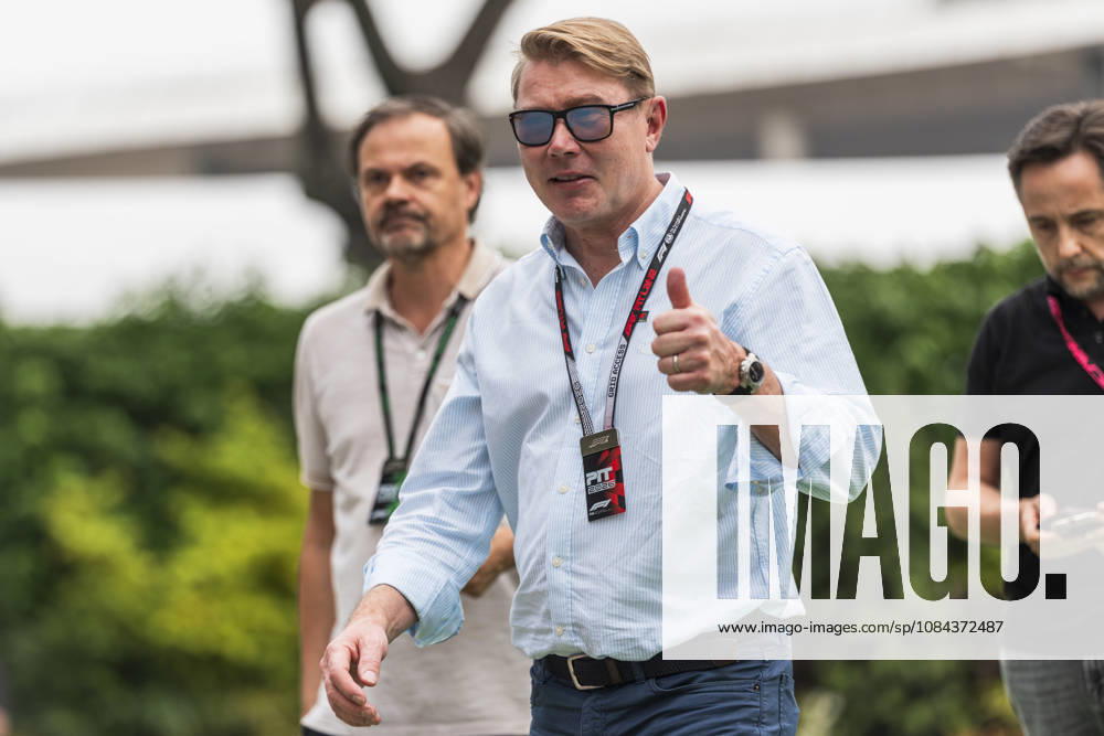 Formula 1 Singapore Airlines Singapore Grand Prix 2026 Remy Midez OVERTAKE MAXPPP - Singapore 11 10 2026 HAKKINEN Mika (fin), former Formula 1 world champion, portrait, paddock at the Formula 1 Singapore Airlines Singapore Grand Prix 2026, the 16th round of the 2026 FIA Formula 1 World Championship, WM, Weltmeisterschaft at the Marina Bay Street Circuit in Singapore, from 08 to 11 October 2026 Singapore Singapore