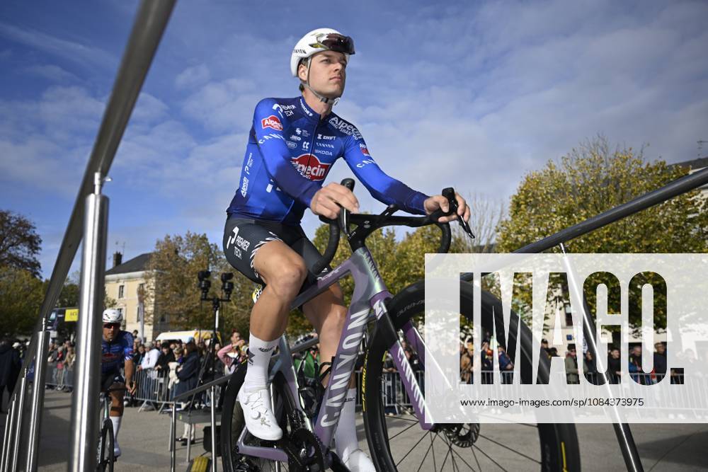 Paris Tours 2026 Cycling Race TOURS, FRANCE - OCTOBER 11 : Marsman Tim (NED) of Alpecin - Premier Tech during the 120th edition of Paris Tours an UCI ProSeries 1.Pro one day cycling road race for Men Elite of 216.2 km with start in Chartres and finish in Tours on October 11, 2026 in Tours, France, 11 10 2026 ( Motordriver Guy De Vuyst - Tours France