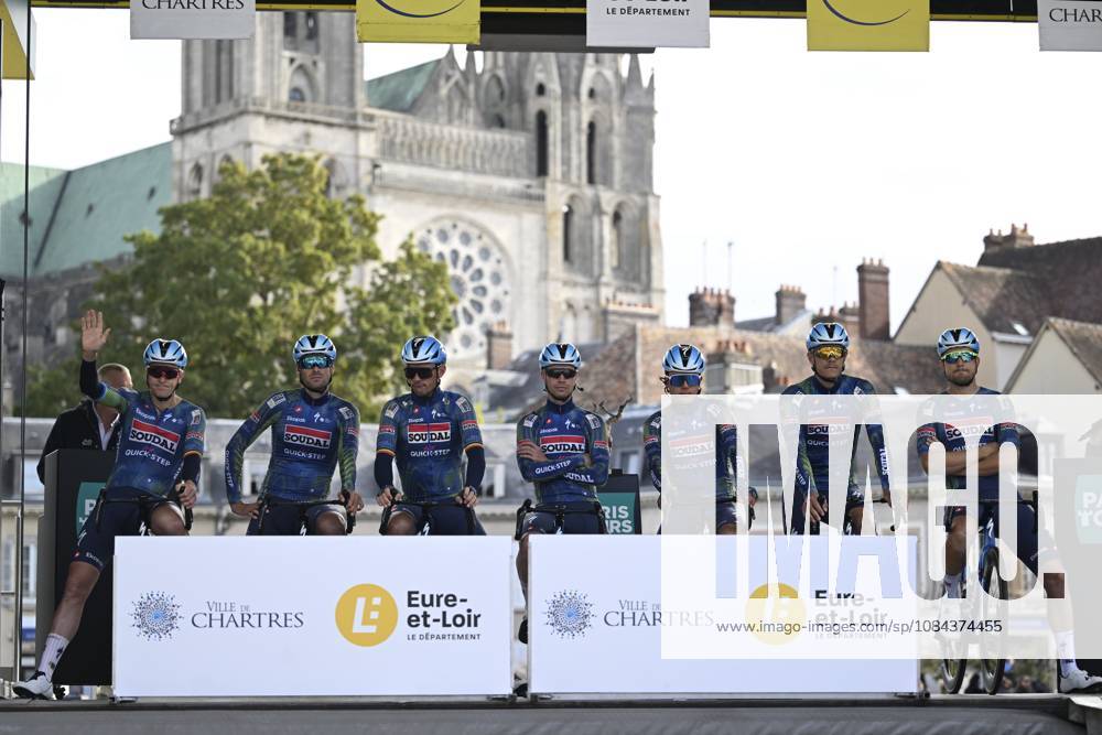 Paris Tours 2026 Cycling Race TOURS, FRANCE - OCTOBER 11 : Merlier Tim (BEL) of Soudal Quick-Step and teammates during the 120th edition of Paris Tours an UCI ProSeries 1.Pro one day cycling road race for Men Elite of 216.2 km with start in Chartres and finish in Tours on October 11, 2026 in Tours, France, 11 10 2026 ( Motordriver Guy De Vuyst - Tours France