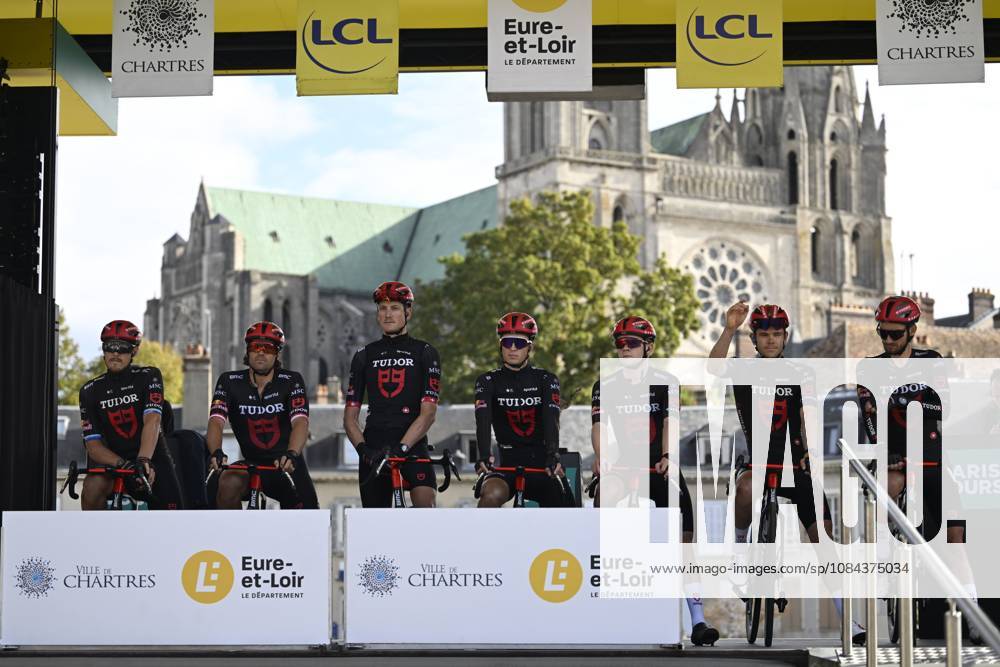 Paris Tours 2026 Cycling Race TOURS, FRANCE - OCTOBER 11 : team Tudor Pro Cycling Team during the 120th edition of Paris Tours an UCI ProSeries 1.Pro one day cycling road race for Men Elite of 216.2 km with start in Chartres and finish in Tours on October 11, 2026 in Tours, France, 11 10 2026 ( Motordriver Guy De Vuyst - Tours France