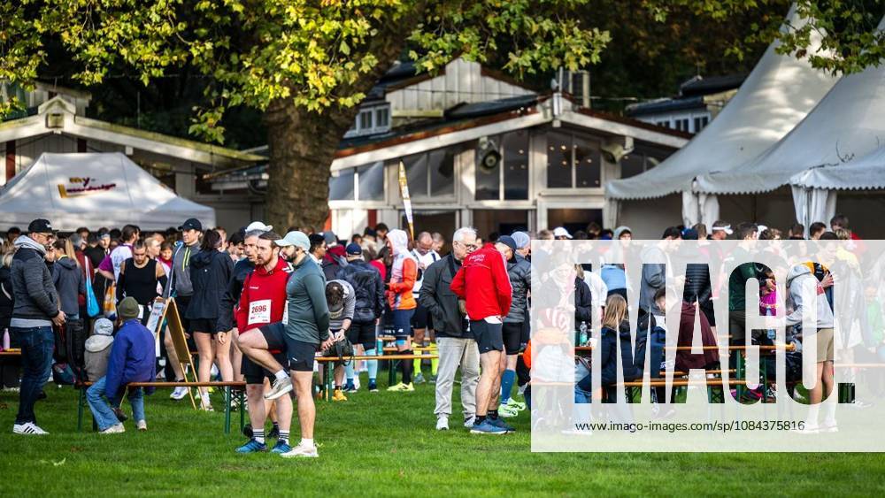 Marathon at Lake Baldeney in Essen ** FOR ** **On Sunday morning, October 11, 2026, approximately 1,800 runners will set out on a course of just over 18 kilometers around the lake as part of the supporting program for the Baldeneysee Marathon. Germany NRW Essen Copyright MartinxMöller