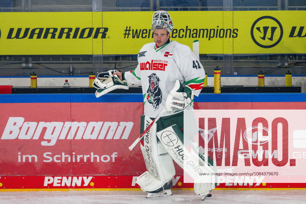 Peyton Jones, Augsburger Panther, 41, has once again refreshed his memory: Krefeld Pinguine vs. Augsburger Panther, ice hockey, Penny DEL, Matchday 8, 2026–2027 season, October 11, 2026, Krefeld Pinguine vs. Augsburger Panther, ice hockey, Penny DEL, Matchday 8, 2026–2027 season, October 11, 2026, Krefeld