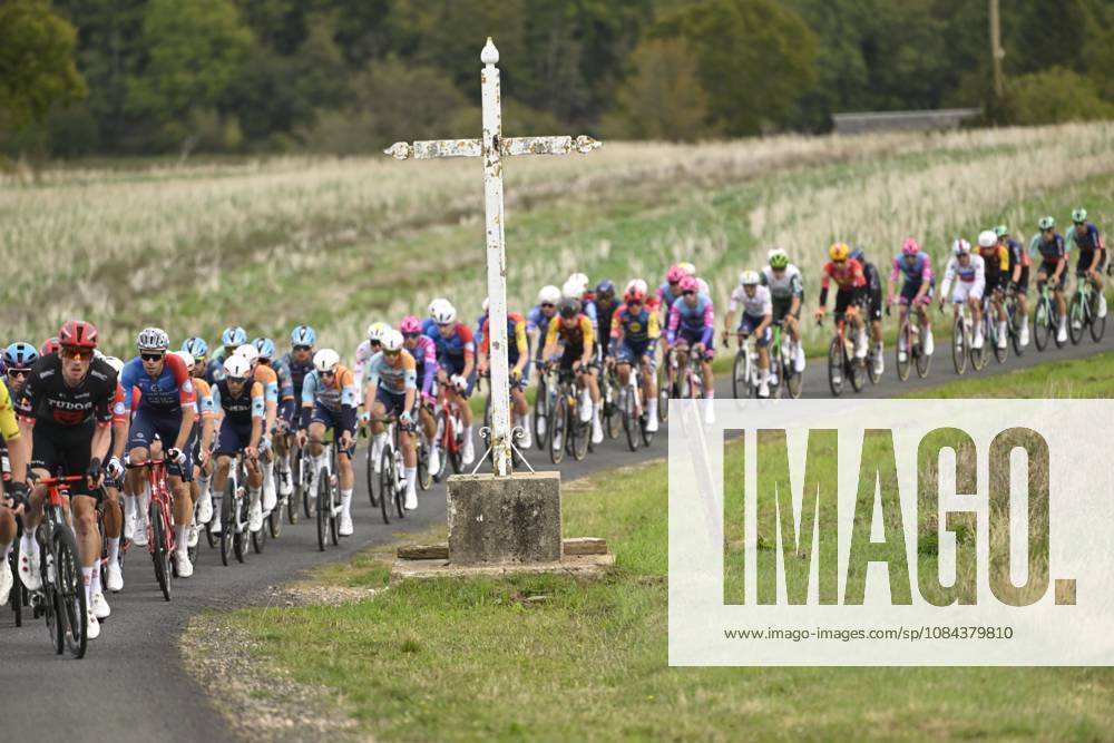 Paris Tours 2026 Cycling Race TOURS, FRANCE - OCTOBER 11 : illustration picture peloton during the 120th edition of Paris Tours an UCI ProSeries 1.Pro one day cycling road race for Men Elite of 216.2 km with start in Chartres and finish in Tours on October 11, 2026 in Tours, France, 11 10 2026 ( Motordriver Guy De Vuyst - Tours France