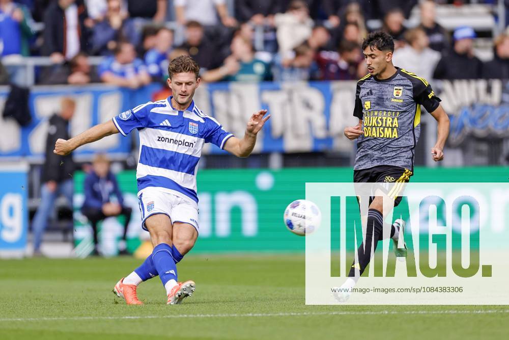 , MAC3park stadion , season 2026 2027 , Dutch Eredivisie football , match between PEC Zwolle and SC Cambuur , picture shows PEC Zwolle player Olivier Aertssen , SC Cambuur player Ilyes Hamache PEC - Cambuur x208164612x
