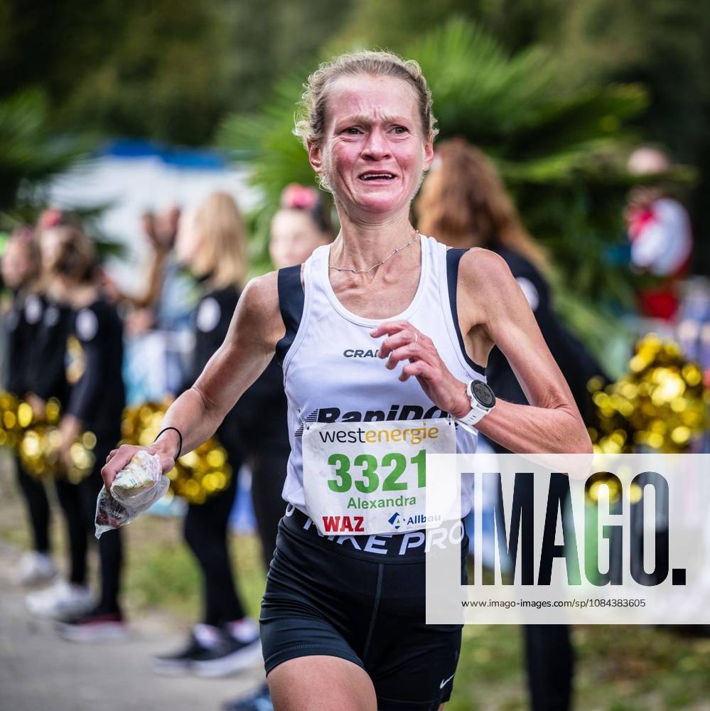 Marathon at Lake Baldeney in Essen ** FOR ** **Alexandra Krämer from Dortmund crossed the finish line as the fastest woman in 2:47:04 at the marathon around Lake Baldeney in Essen on Sunday, October 11, 2026. Germany, North Rhine-Westphalia, Essen. Copyright MartinxMöller