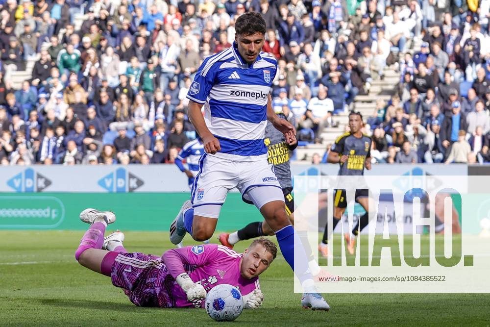 , MAC3park stadion , season 2026 2027 , Dutch Eredivisie football , match between PEC Zwolle and SC Cambuur , picture shows PEC Zwolle player Koen Kostons , SC Cambuur Goalkeeper Thijs Jansen PEC - Cambuur x208166145x