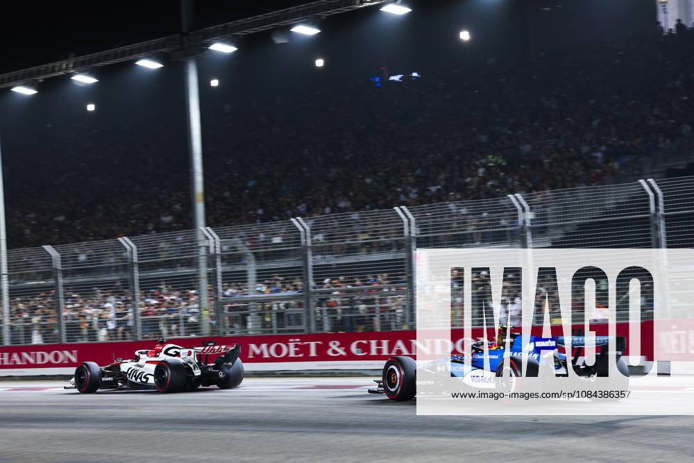 F1 - SINGAPORE GRAND PRIX 2026 81 PIASTRI Oscar (aus), McLaren F1 Team MCL40, action, 55 SAINZ Carlos (spa), Williams Racing FW48, action during the 2026 Formula 1 Singapore Grand Prix, 17th round of the 2026 Formula One World Championship, WM, Weltmeisterschaft from October 9 to 11, 2026 on the Marina Bay Street Circuit, in Singapore, Singapore - SingaporeSingapore