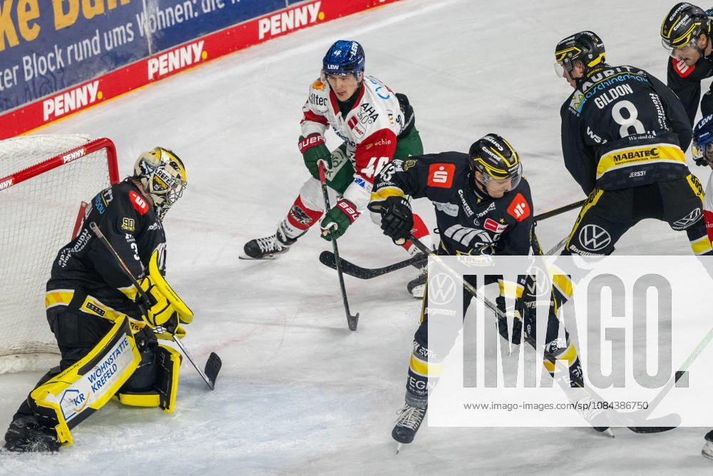 Moritz Elias of the Augsburger Panther, 46, took a shot, but Juha Jatkola of the Krefeld Pinguine, 32, made the save in the near corner. Krefeld Pinguine vs. Augsburger Panther, ice hockey, Penny DEL, Matchday 8, 2026–2027 season, October 11, 2026 Krefeld Pinguine vs. Augsburger Panther, Ice Hockey, Penny DEL, Matchday 8, 2026–2027 season, October 11, 2026, Krefeld