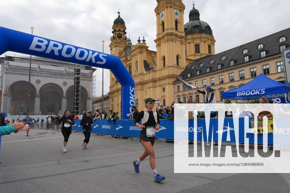 Munich Marathon 2026 MUNICH, GERMANY - OCTOBER 11: Runners pass through Odeonsplatz during the 2026 Munich Marathon in Munich, Germany on October 11, 2026. The annual race takes participants through central Munich landmarks before reaching the finish area. Merve Goettl Anadolu Munih Germany. Editorial use only. Please get in touch for any other usage.