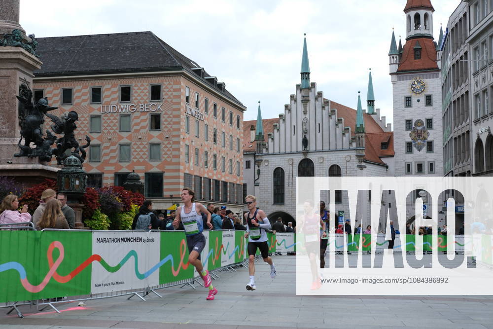 Munich Marathon 2026 MUNICH, GERMANY - OCTOBER 11: Runners pass through Marienplatz with the Altes Rathaus in the background during the 2026 Munich Marathon in Munich, Germany on October 11, 2026. Merve Goettl Anadolu Munih Germany. Editorial use only. Please get in touch for any other usage.