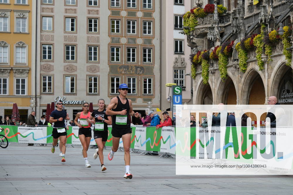 Munich Marathon 2026 MUNICH, GERMANY - OCTOBER 11: Runners compete through Marienplatz during the 2026 Munich Marathon in Munich, Germany on October 11, 2026. The course passes through the historic city centre past the New Town Hall. Merve Goettl Anadolu Munih Germany. Editorial use only. Please get in touch for any other usage.