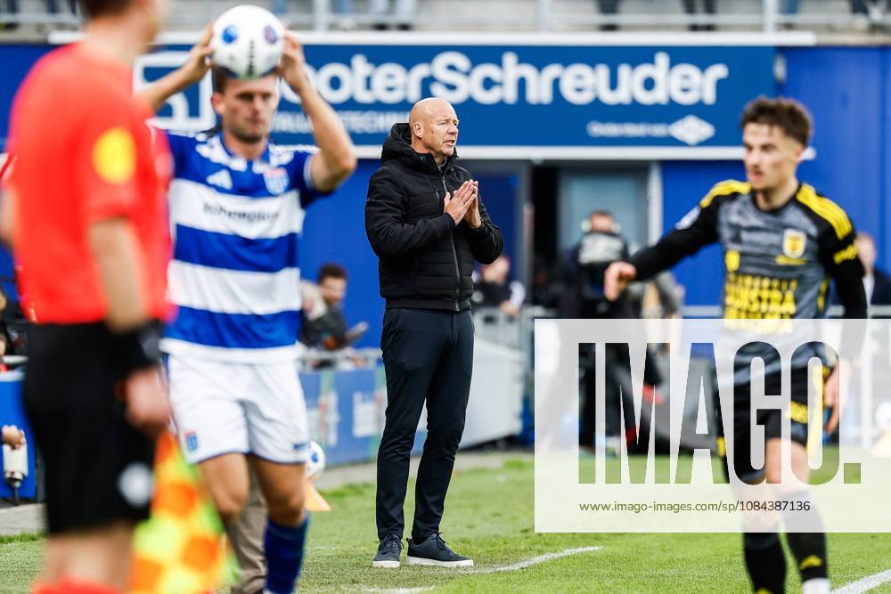 ZWOLLE - PEC Zwolle Trainer Henry van der Vegt during the Dutch Eredivisie match between PEC Zwolle and Cambuur at the MAC3Park stadium on October 11, 2026 in Zwolle, the Netherlands. VINCENT JANNINK ANP Eredivisie 2026 27 ANPxSportx IVx 572130654 originalFilename: 572130654