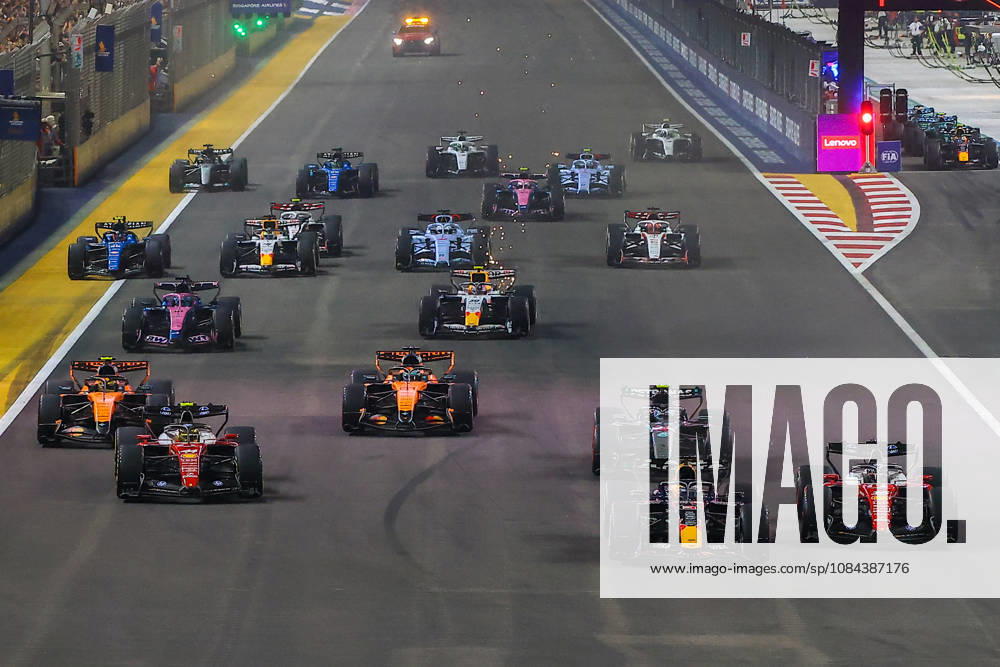 2026 Formula 1 Singapore Grand Prix SINGAPORE - OCT 11: Red Bull driver Max Verstappen leads the start of the Race at the Formula One Grand Prix of Singapore, at the Marina Bay Street Circuit in Singapore, on October 11, 2026. The main race has a span of 62 laps, with drivers competing in intense tropical heat and extreme humidity on a track featuring a relentless layout of 19 corners and minimal straightaways. Daniel Ceng Anadolu Singapore Singapore. Editorial use only. Please get in touch for any other usage.