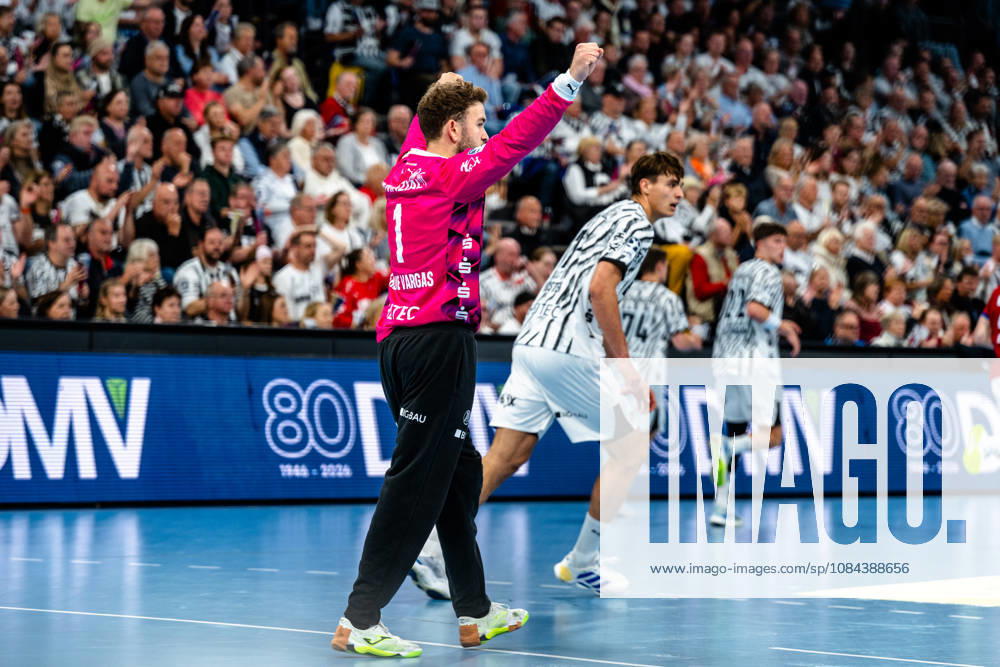 Opel HBL Handball, THW Kiel vs. Handball Club Hamburg; l Gonzalo Pérez de Vargas (Kiel), 1; celebrating a saved shot; blocked, saved; Kiel goalkeeper