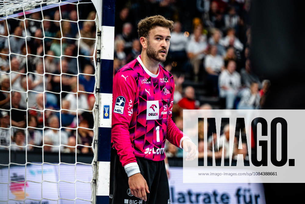 Opel HBL Handball, THW Kiel vs. Handball Club Hamburg, l Gonzalo Pérez de Vargas, Kiel, 1 portrait, single image, Kiel