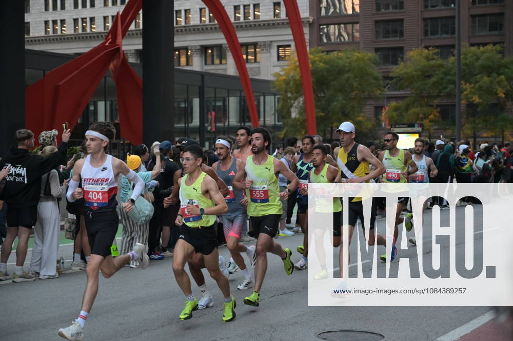 Chicago Marathon 2026 CHICAGO, ILLINOIS - OCTOBER 11: A pack of runners competes during the 48th Bank of America Chicago Marathon on Dearborn Street in the Loop, near the Alexander Calder s Flamingo sculpture at Federal Plaza on October 11, 2026 in Chicago, Illinois. The 26.2-mile race started and finished in Grant Park, winding through 29 neighborhoods with over 55,000 participants. Jacek Boczarski Anadolu Chicago United States. Editorial use only. Please get in touch for any other usage.