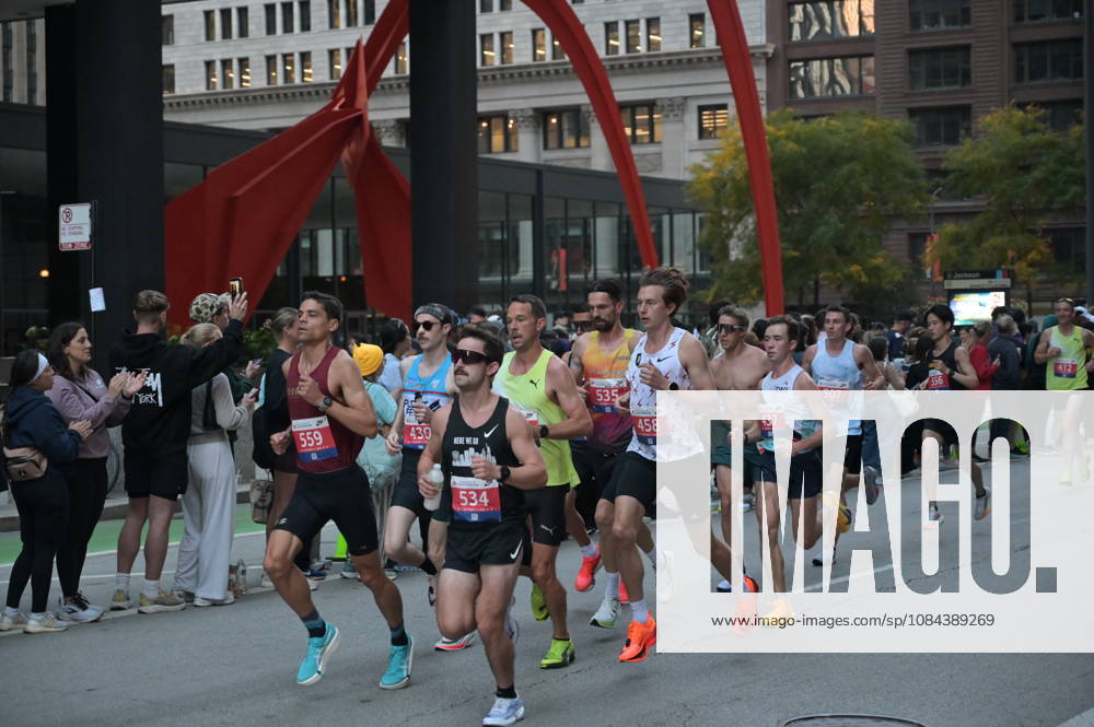 Chicago Marathon 2026 CHICAGO, ILLINOIS - OCTOBER 11: A pack of runners competes during the 48th Bank of America Chicago Marathon on Dearborn Street in the Loop, near the Alexander Calder s Flamingo sculpture at Federal Plaza on October 11, 2026 in Chicago, Illinois. The 26.2-mile race started and finished in Grant Park, winding through 29 neighborhoods with over 55,000 participants. Jacek Boczarski Anadolu Chicago United States. Editorial use only. Please get in touch for any other usage.