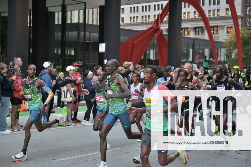 Chicago Marathon 2026 CHICAGO, ILLINOIS - OCTOBER 11: A pack of runners competes during the 48th Bank of America Chicago Marathon on Dearborn Street in the Loop, near the Alexander Calder s Flamingo sculpture at Federal Plaza on October 11, 2026 in Chicago, Illinois. The 26.2-mile race started and finished in Grant Park, winding through 29 neighborhoods with over 55,000 participants. Jacek Boczarski Anadolu Chicago United States. Editorial use only. Please get in touch for any other usage.
