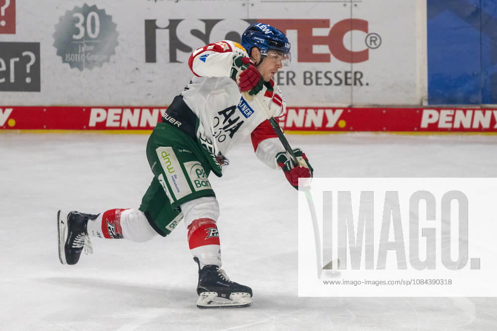 Kyle Mayhew, Augsburger Panther, 27, takes a shot. Krefeld Pinguine vs. Augsburger Panther, ice hockey, Penny DEL, Matchday 8, 2026–2027 season, October 11, 2026: Krefeld Pinguine vs. Augsburger Panther, ice hockey, Penny DEL, Matchday 8, 2026–2027 season, October 11, 2026, Krefeld