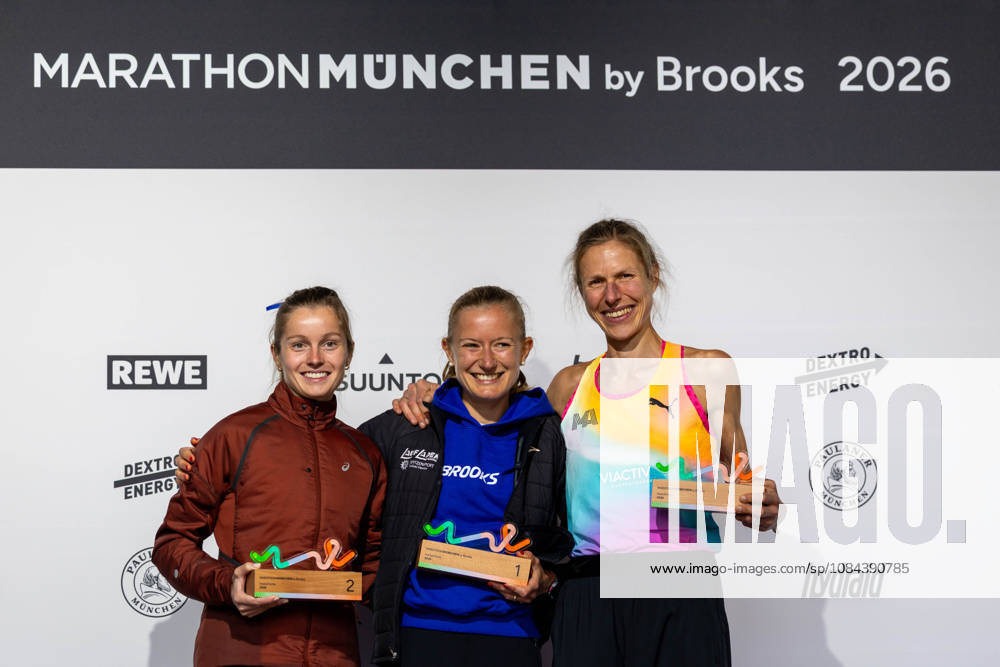 2026 Munich Marathon Munich, October 11, 2026 Katharina SAATHOFF GER Braunschweig Running Club, Nina REUTER GER Frankfurt Athletics, Kirsten DE BAEY RUZIN (GER) Munich Athletics at the awards ceremony for the 2026 Munich Marathon, Munich