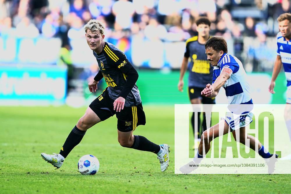 2026-10-11 VriendenLoterij Eredivisie: PEC Zwolle v SC Cambuur ZWOLLE, NETHERLANDS - OCTOBER 11: Nicolas Binder of SC Cambuur and Ryan Thomas of PEC Zwolle during the VriendenLoterij Eredivisie match between PEC Zwolle and SC Cambuur at Mac3Park Stadion on October 11, 2026 in Zwolle, Netherlands. Zwolle Mac3Park Stadion Netherlands Content not available for redistribution in The Netherlands directly or indirectly through any third parties.
