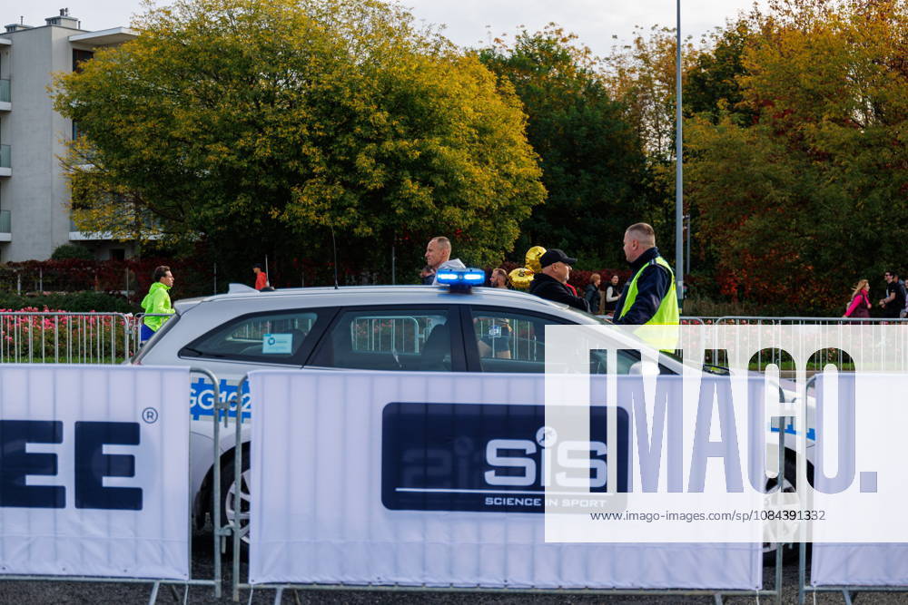 Krakow 11.10.2026 12. PKO Cracovia Polmaraton Krolewski NZ POLICJA OBSTAWA BIEGU FOT. JACEK STANISLAWEK 400mm.pl NEWSPIX.PL --- newspix.pl