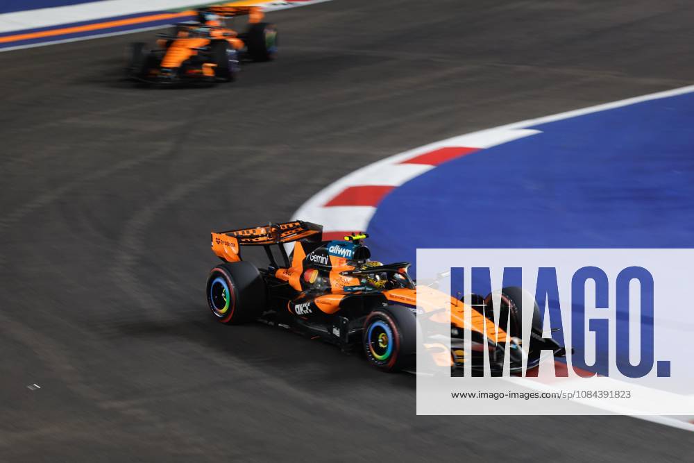 01 NORRIS Lando (GBR), McLaren F1 Team MCL40, in action in Singapore 2026 81 PIASTRI Oscar (AUS), McLaren F1 Team MCL40, in action 01 NORRIS Lando (GBR), McLaren F1 Team MCL40, in action in Singapore 2026 Singapore