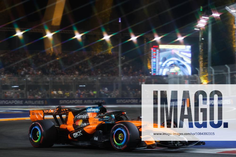 81 Oscar PIASTRI, McLaren F1 Team MCL40, in action in Singapore 2026 81 Oscar PIASTRI, McLaren F1 Team MCL40, in action 01 Lando NORRIS (GBR), McLaren F1 Team MCL40, in action in Singapore 2026 Singapore