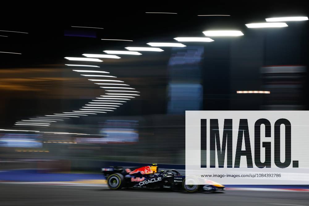 03 VERSTAPPEN Max (NLD), Red Bull Racing Ford RB22, in action in Singapore 2026 81 PIASTRI Oscar (AUS), McLaren F1 Team MCL40, in action 01 NORRIS Lando (GBR), McLaren F1 Team MCL40, in action in Singapore 2026 Singapore