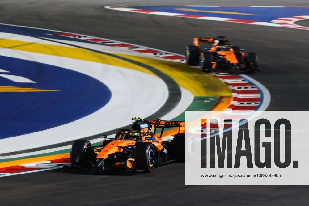 01 NORRIS Lando (GBR), McLaren F1 Team MCL40, in action in Singapore 2026 81 PIASTRI Oscar (AUS), McLaren F1 Team MCL40, in action 01 NORRIS Lando (GBR), McLaren F1 Team MCL40, in action in Singapore 2026 Singapore