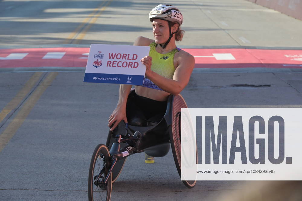 Chicago Marathon 2026 CHICAGO, UNITED STATES - OCTOBER 11: Swiss wheelchair racer Catherine Debrunner wins women’s professional wheelchair division in an unofficial world record time of 1:33:16 at the 2026 Bank of America Chicago Marathon in Chicago, United States on October 11, 2026. Jacek Boczarski Anadolu Chicago United States. Editorial use only. Please get in touch for any other usage.