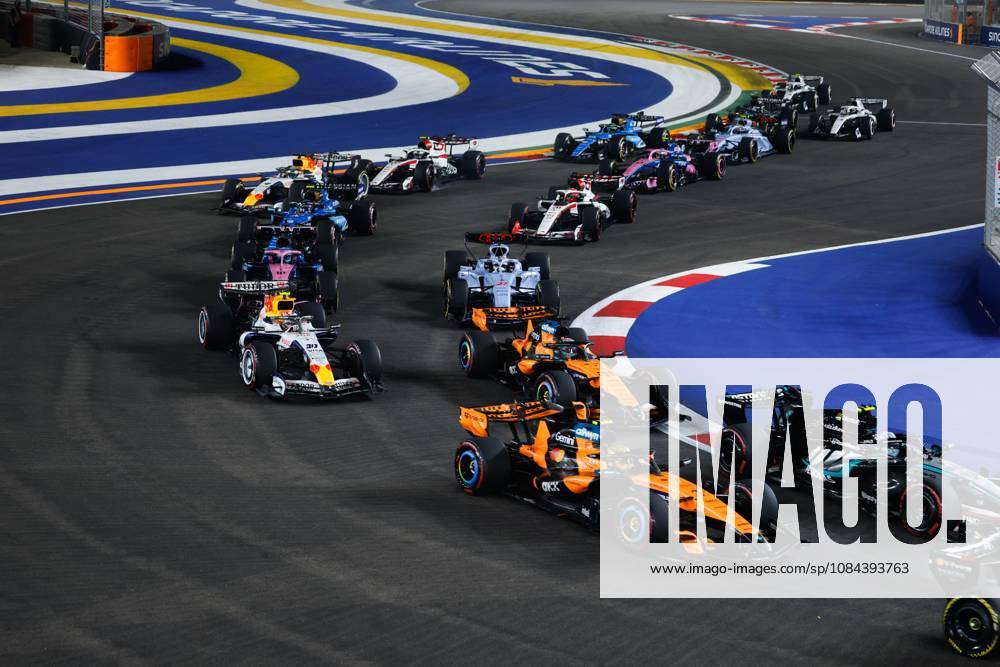Start, Singapore 2026 81 PIASTRI Oscar from , McLaren F1 Team MCL40, action 01 NORRIS Lando GBR , McLaren F1 Team MCL40, action Singapore 2026 Singapore