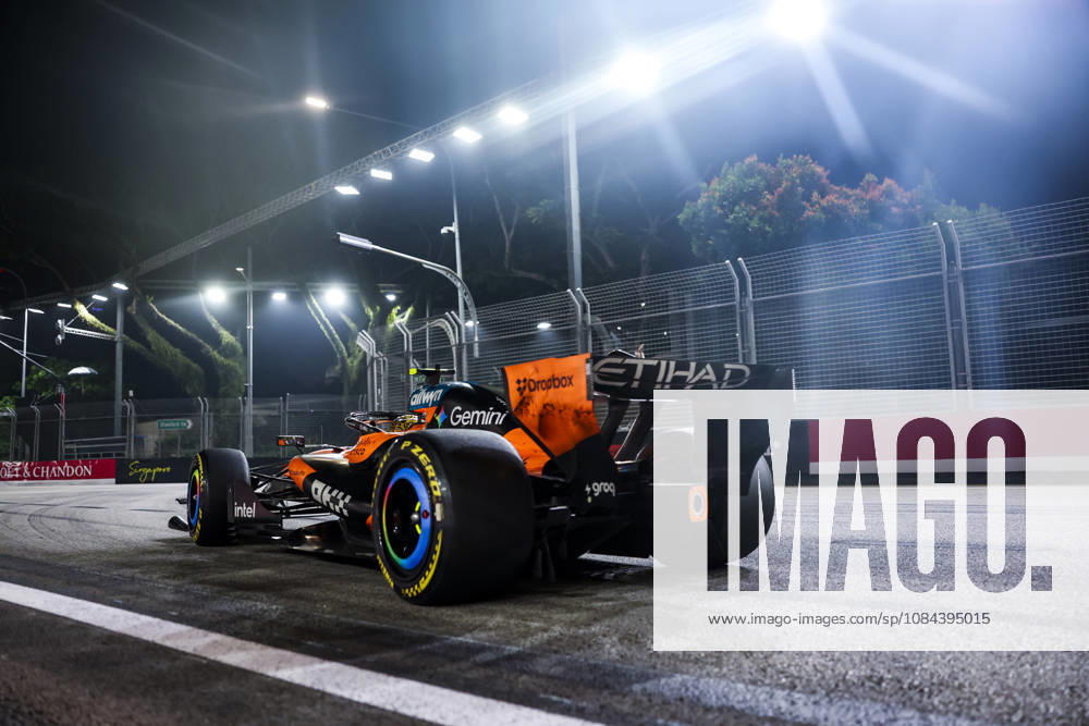 F1 - SINGAPORE GRAND PRIX 2026 01 NORRIS Lando (gbr), McLaren F1 Team MCL40, action during the 2026 Formula 1 Singapore Grand Prix, 17th round of the 2026 Formula One World Championship, WM, Weltmeisterschaft from October 9 to 11, 2026 on the Marina Bay Street Circuit, in Singapore, Singapore - SingaporeSingapore