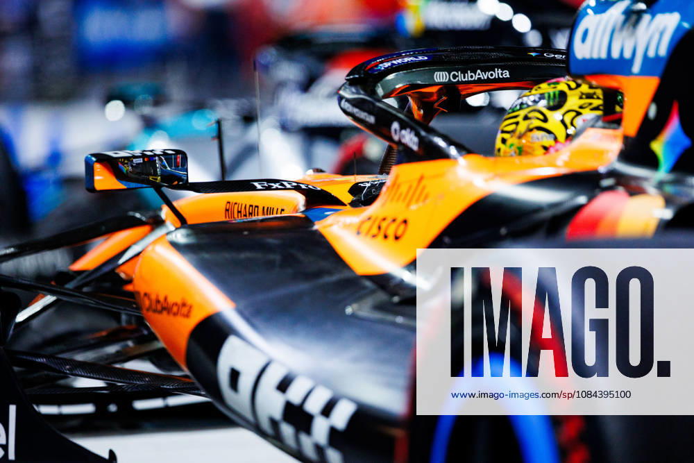 Lando Norris of Great Britain and the McLaren Mastercard F1 Team in parc fermà after Qualifying at the Formula 1 Singapore Grand Prix. Formula 1, Singapore Grand Prix 2026, Saturday Qualifying - 10 Oct 2026 - ZUMAs197 20261010_aaa_s197_964
